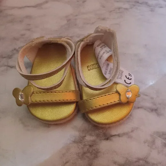 American girl Lea's Celebration Outfit - Picture 6 of 8